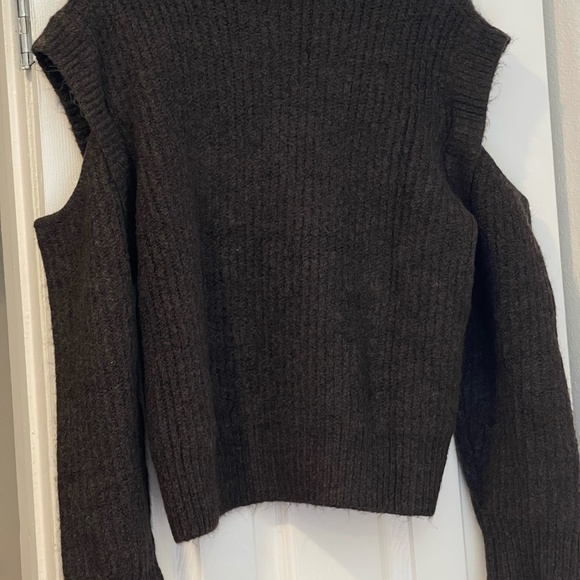 Benaar LA - Grey Women's Turtleneck Cold Shoulder Sweater - Picture 4 of 4